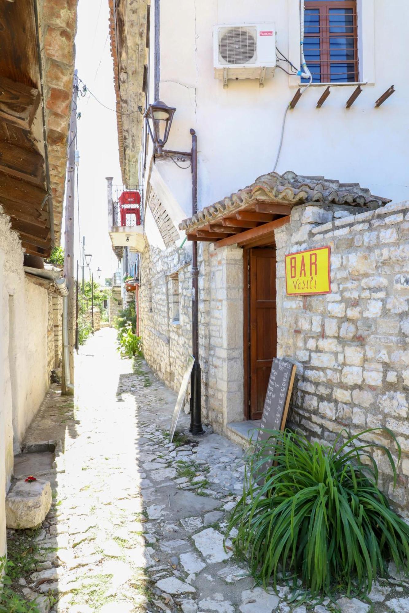 Guest House Vasili Berat Exterior photo